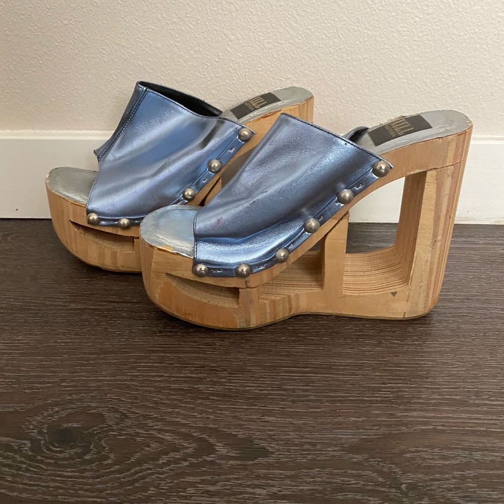 Super unique wooden N.Y.L.A. Wedge heels